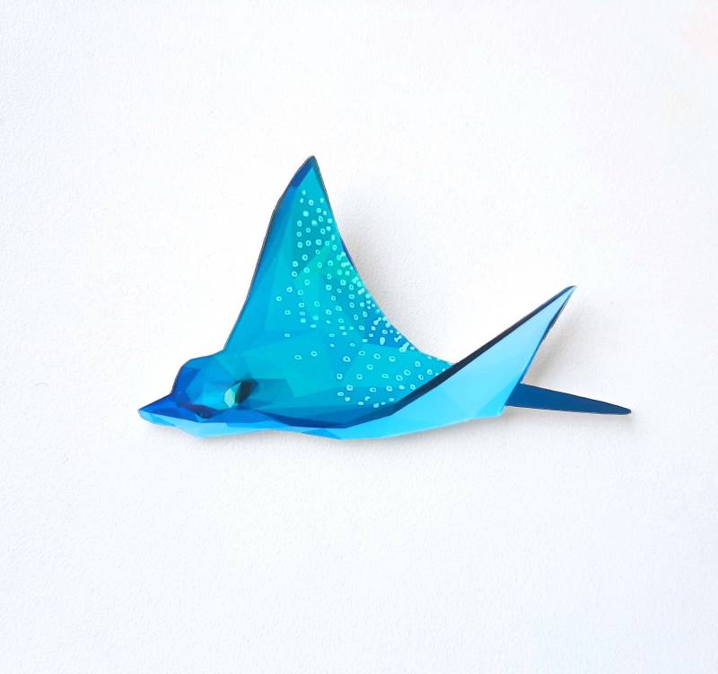 Polygons Gefleckter Adlerrochen Brosche - Original Handgemachte Kristall Brosche in Kunstharz von JihaDesignCZ