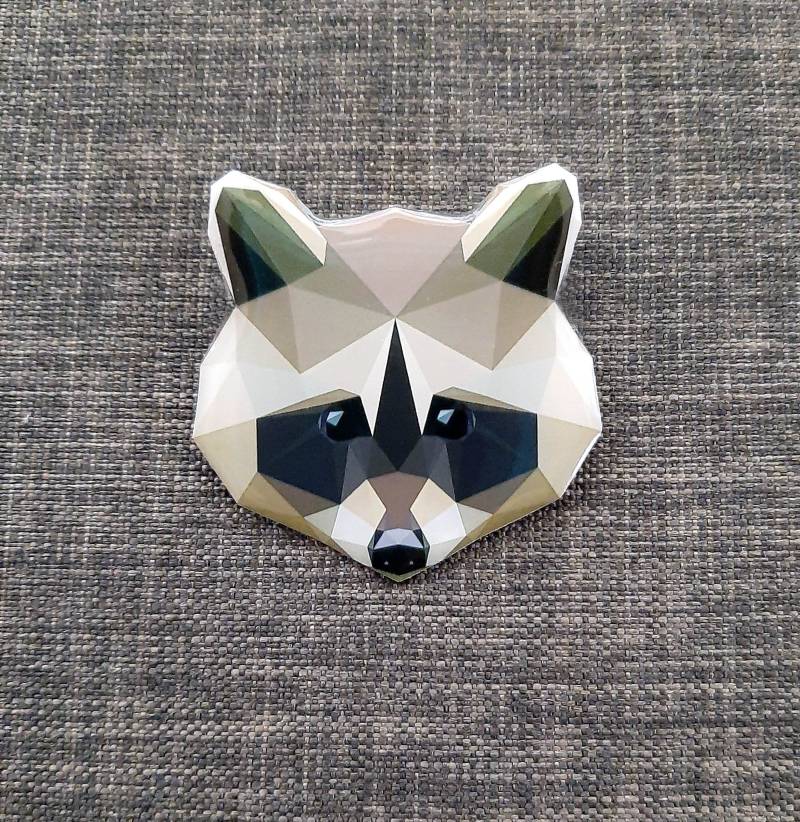 Polygons Abstrakter Waschbär Teddybär Original Handgemachte Kristall Brosche in Kunstharz von JihaDesignCZ