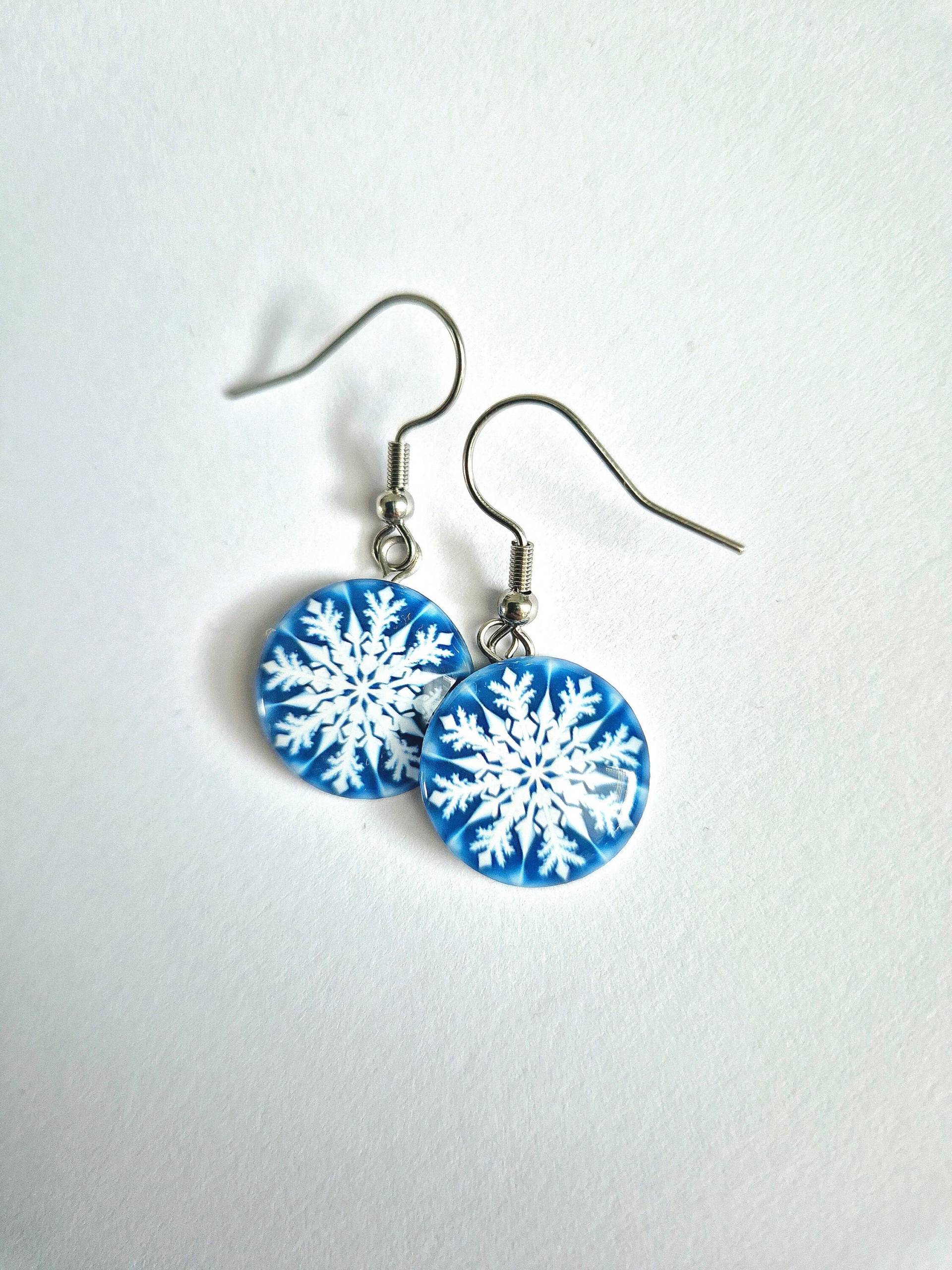 Schneeflocke Ohrringe, Kristallharz, Chirurgenstahl, 32 Verschiedene Motive Zur Auswahl von JihaDesignCZ