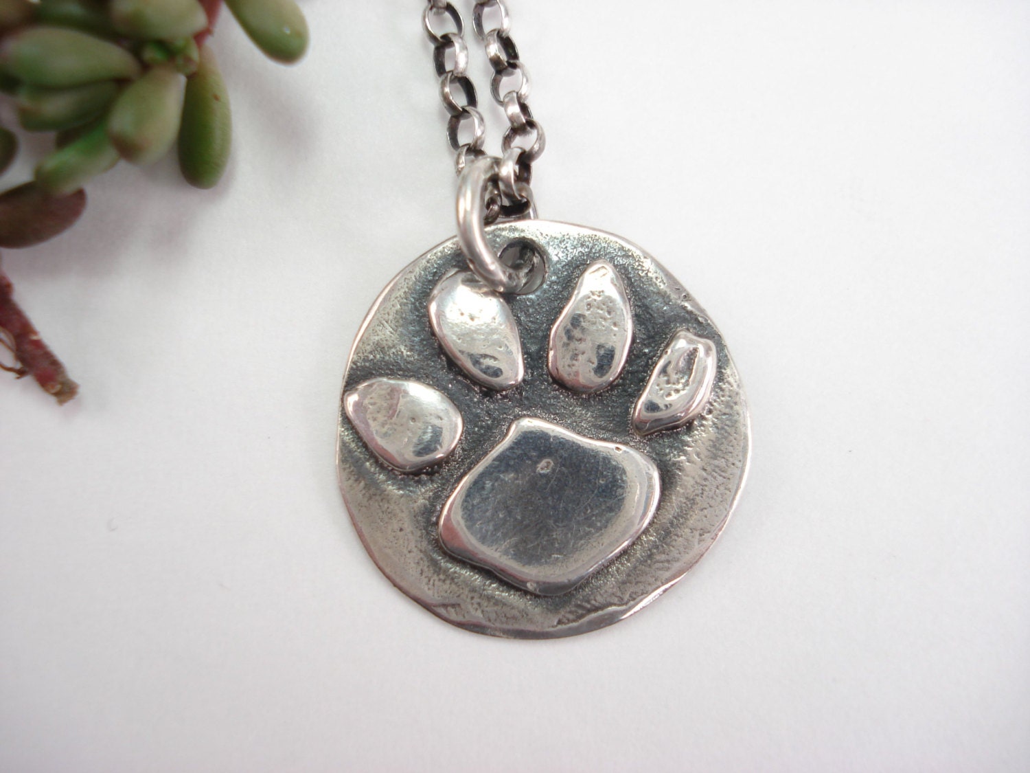 sterling Silber Hund Pfote Halskette, Charmehalskette, Cat Paw, Hundepfote, 16-Zoll-Kette, Pfotenabdruck, Kette sterling Silber Hund Pfote Halskette, Charmehalskette, Cat Paw, Hundepfote, 16-Zoll-Kette, Pfotenabdruck, Kette von JillGriffinJewelry