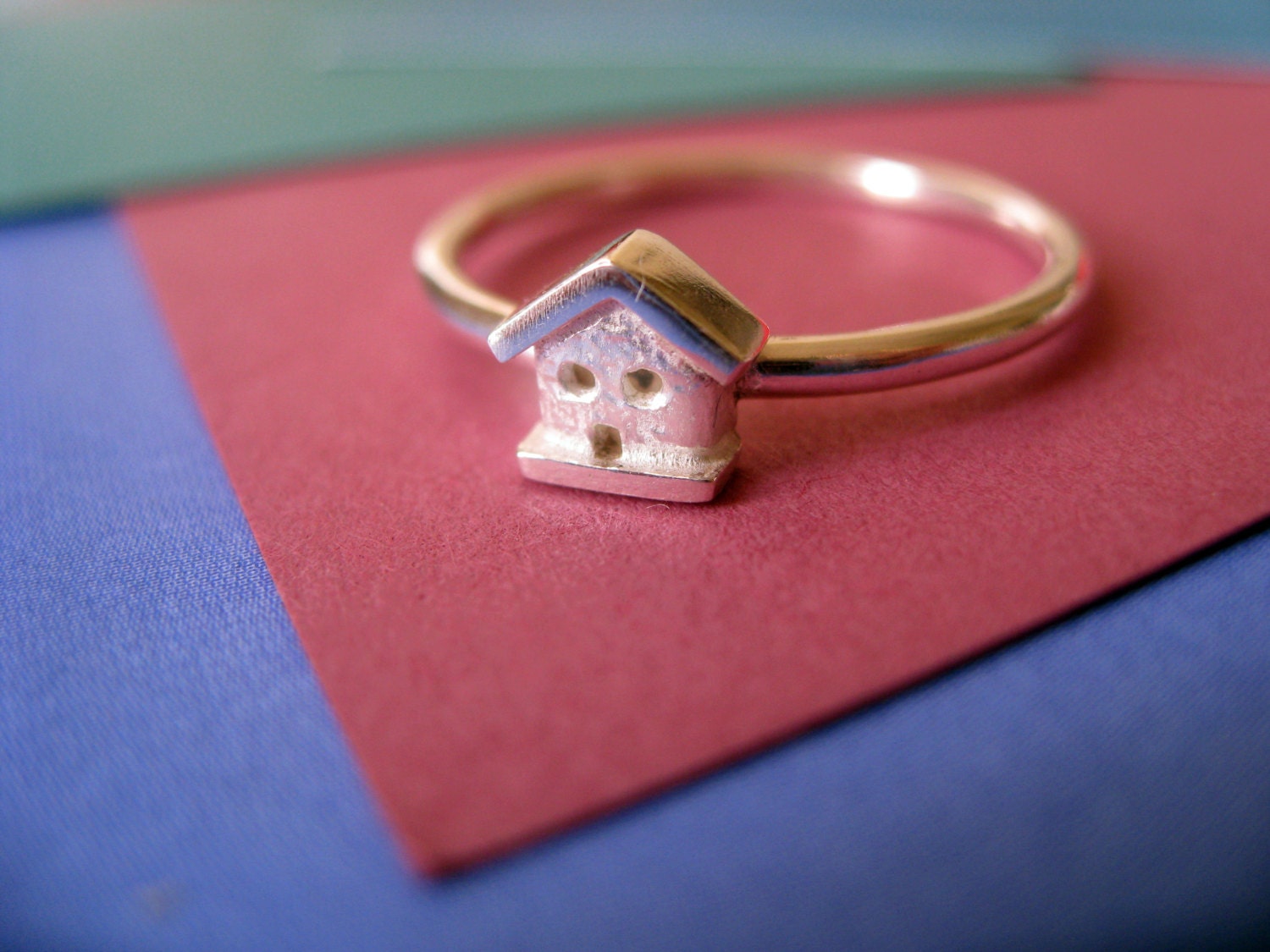 Sterling Silber Stapeln Ring Teeny Haus Sterling Silber Stapeln Ring Teeny Haus von JillKDavisJewelry