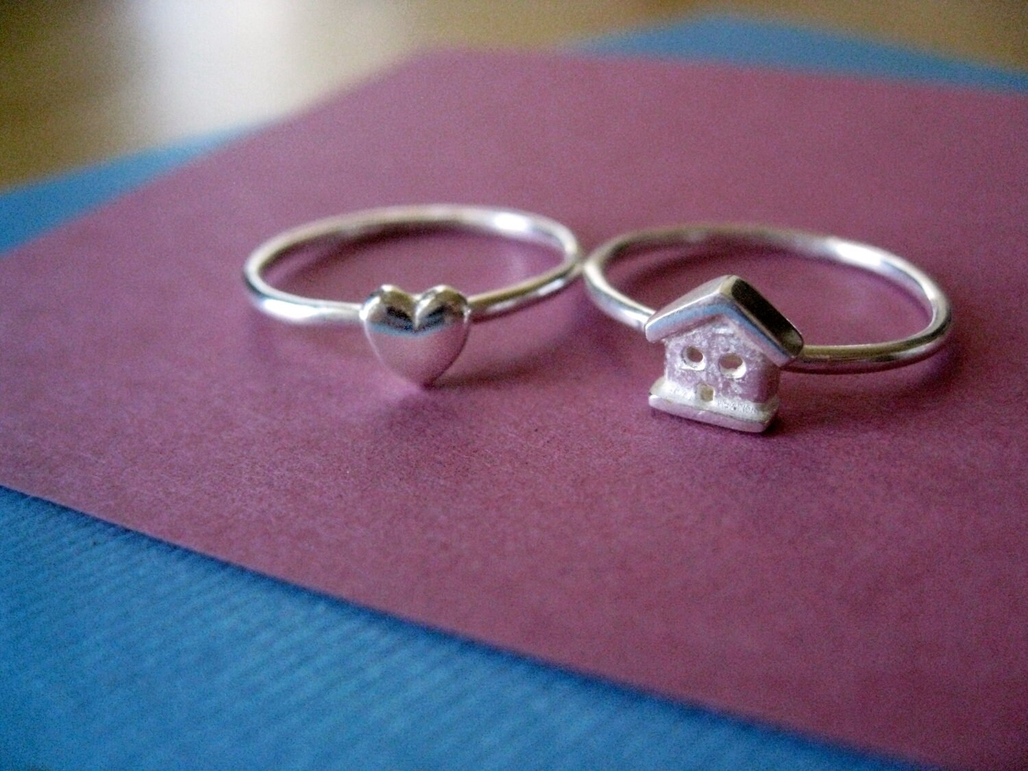 Teeny House Und Herz Stapelringe Sterling Silber - 2 Ringe Teeny House Und Herz Stapelringe Sterling Silber - 2 Ringe von JillKDavisJewelry