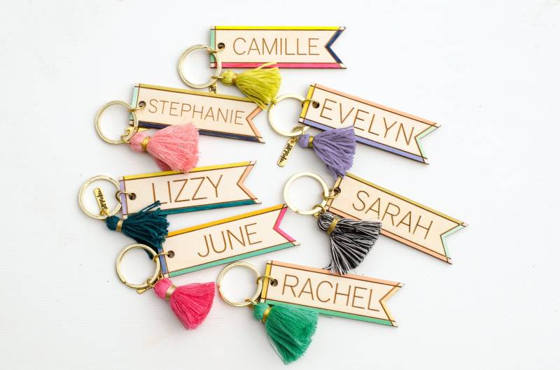 Personalisierte Handbemalte Namens-Schlüsselanhänger - Holz Schlüsselanhänger, Geschenk Für Sie, Brautjungfer Geschenke, Bunter Personalisierte Handbemalte Namens-Schlüsselanhänger - Holz Schlüsselanhänger, Geschenk Für Sie, Brautjungfer Geschenke, Bunter von JillMakes