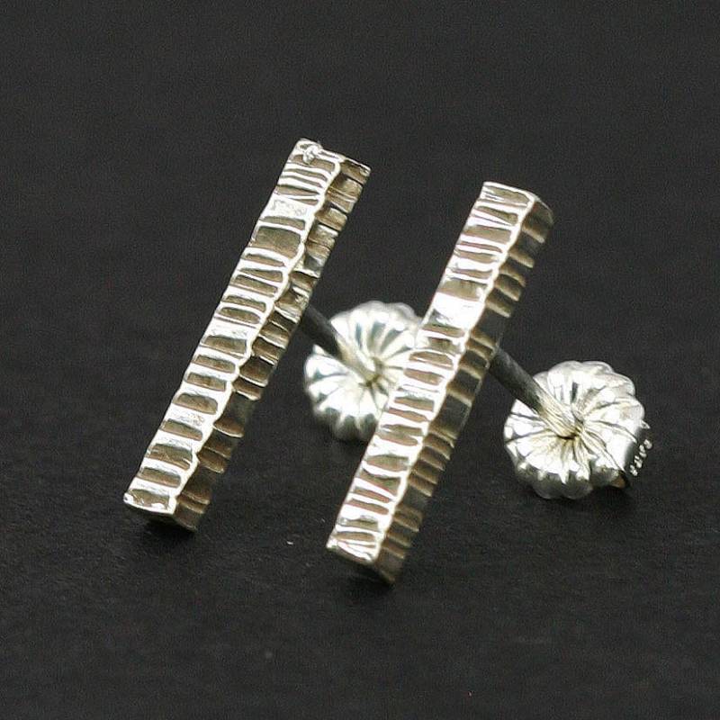 Strukturierte Sterling Stollen Stick Ohrstecker, Ohrstecker von JillPopowichDesigns