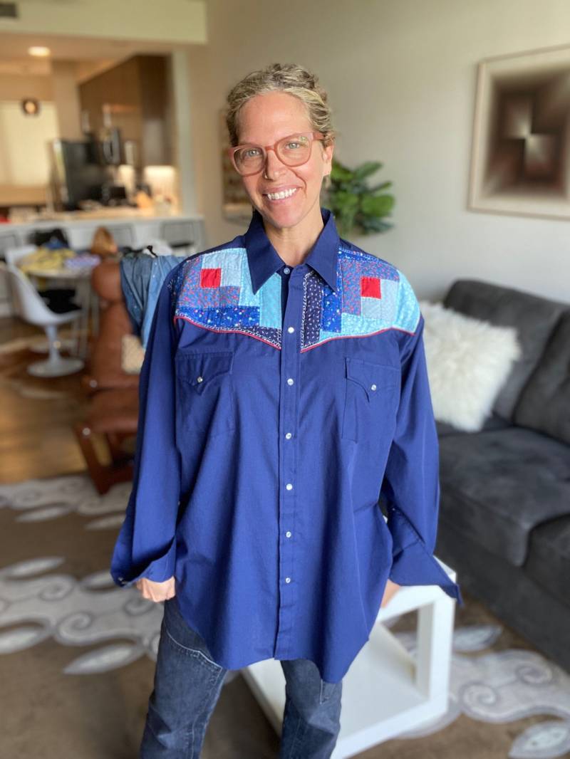 Wiederverwendetes Cowboy-Hemd Mit Quilt-Passe Vintage-Patchwork-Druckknöpfe Vorne von JilliePWearables