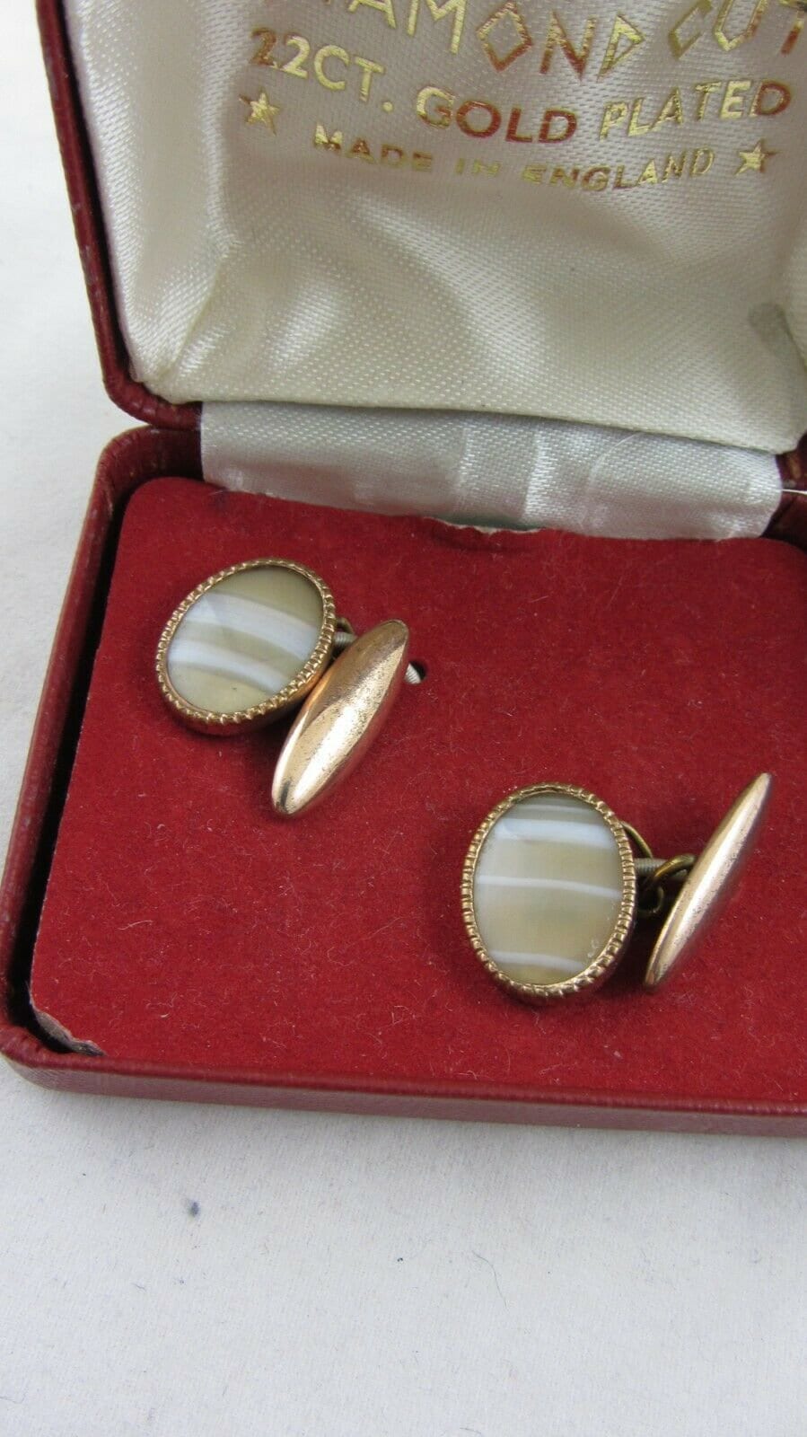 Vintage Manschettenknöpfe Banded Achat 22Ct Vergoldet in Box von JillsAntiquesVintage