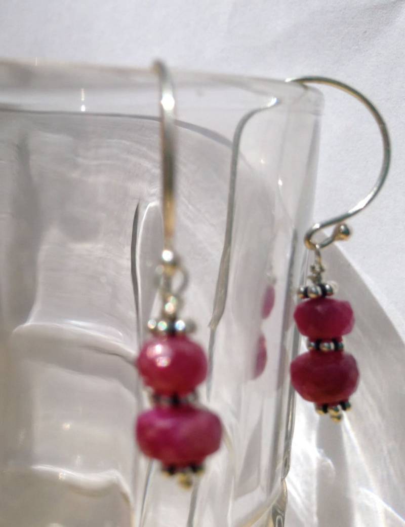 Atemberaubende Hand Geschliffene Rubine Auf Sterling Silber Atemberaubende Hand Geschliffene Rubine Auf Sterling Silber von JillzJewelry