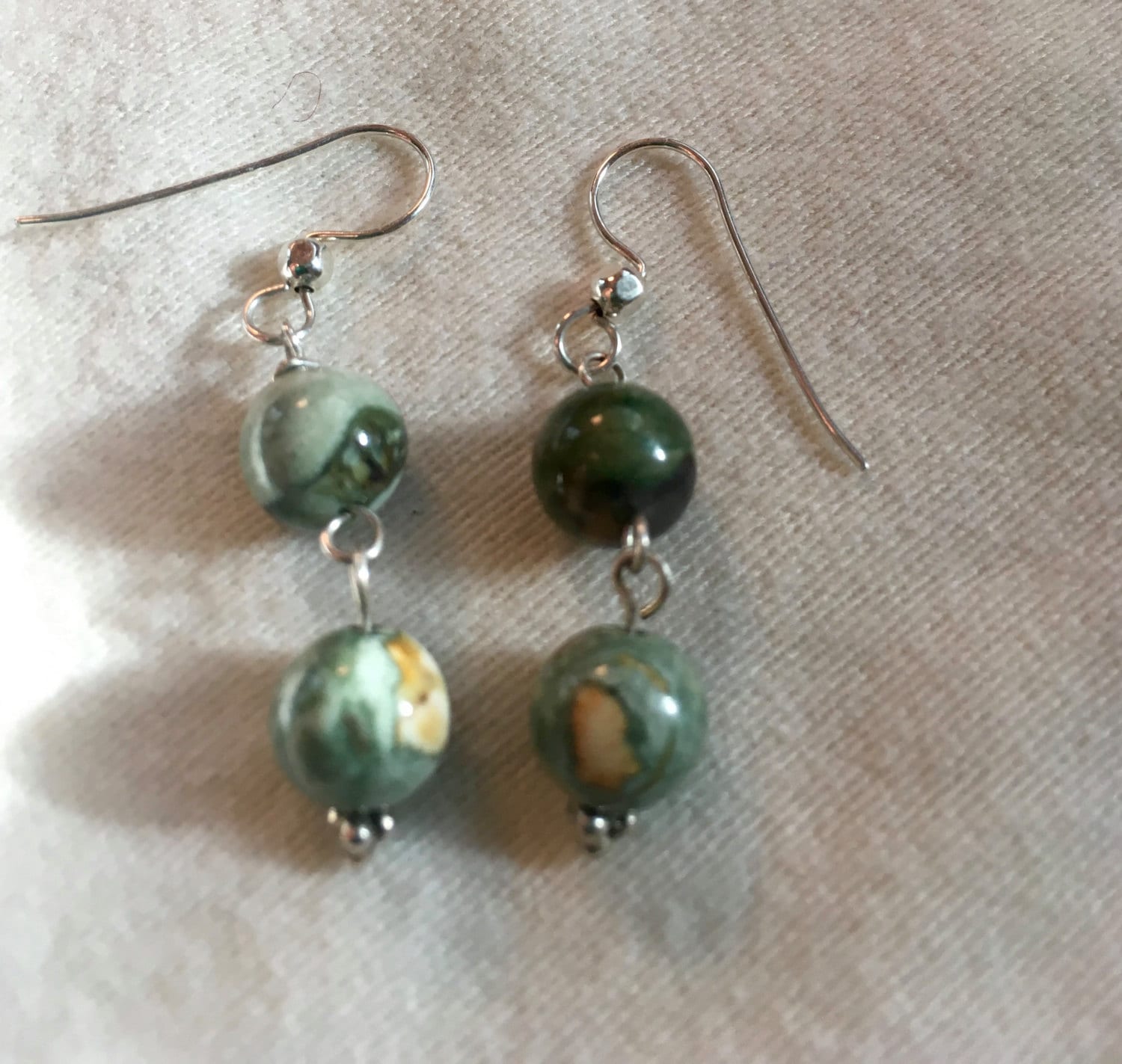 Grüne Rhyolite Baumeln Ohrringe Grüne Rhyolite Baumeln Ohrringe von JillzJewelry