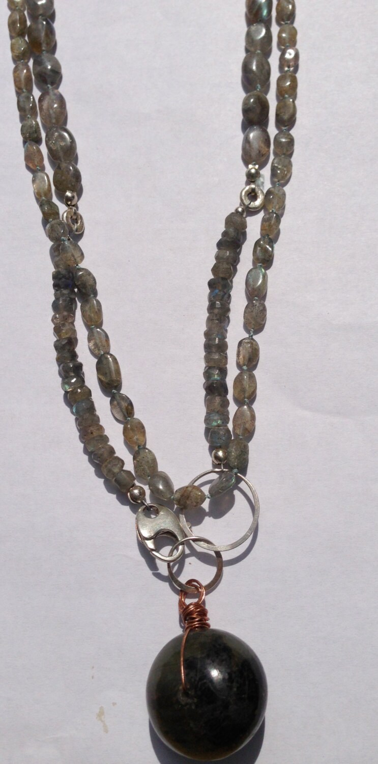 Labradorit Auf Sterling Silber, Kupfer & Handgeknüpfte Seide Labradorit Auf Sterling Silber, Kupfer & Handgeknüpfte Seide von JillzJewelry