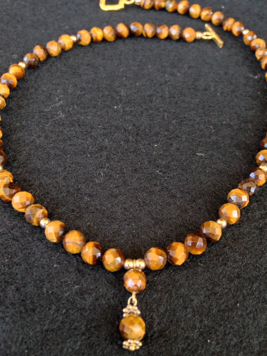 Tiger's Eye Halskette Mit 24 Karat Gold Vermeil Tiger's Eye Halskette Mit 24 Karat Gold Vermeil von JillzJewelry