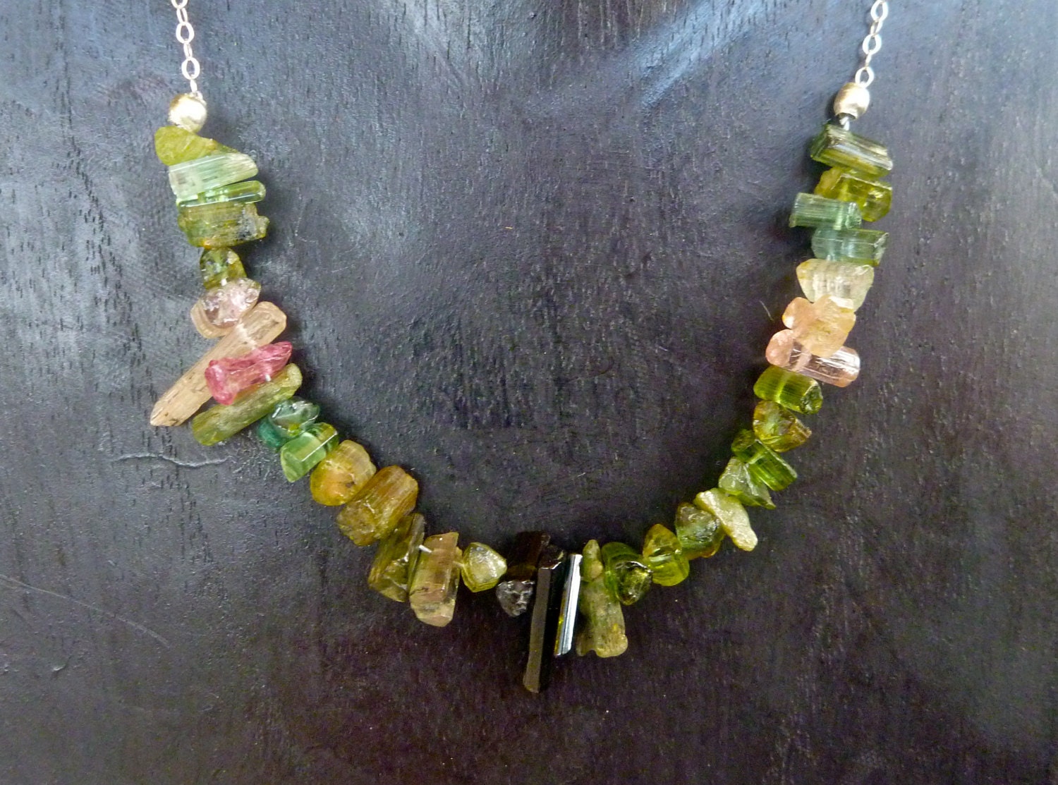 Wassermelone Turmalin Stick Halskette Wassermelone Turmalin Stick Halskette von JillzJewelry