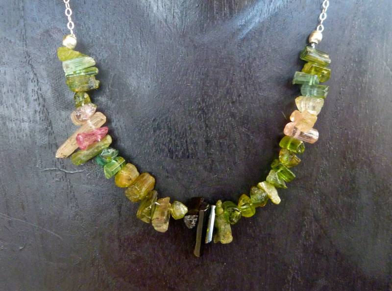 Wassermelone Turmalin Stick Halskette Wassermelone Turmalin Stick Halskette von JillzJewelry