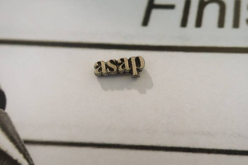 Asap Lapel Pin - Cc381- So Schnell Wie Möglich, Mitarbeiter Anerkennung, Motivationsstifte von JimClift