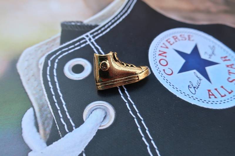 Chucks Gold Dipped Zinn Revers Pin - Cc223G - Chuck Taylor Pins, Hipster & Converse Sneaker Pins von JimClift