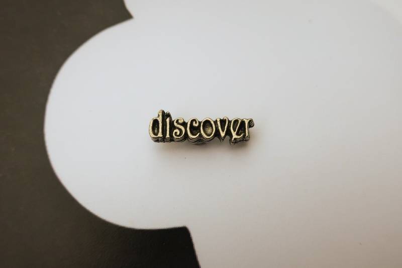 Entdecke Lapel Pin - Cc402 - Entdecke, Mitarbeiter Anerkennung Und Studenten Leistung Pins von JimClift