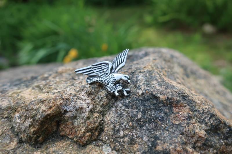 Zinn Falke Anstecknadel Wilde Natur Vogel Brosche von JimClift