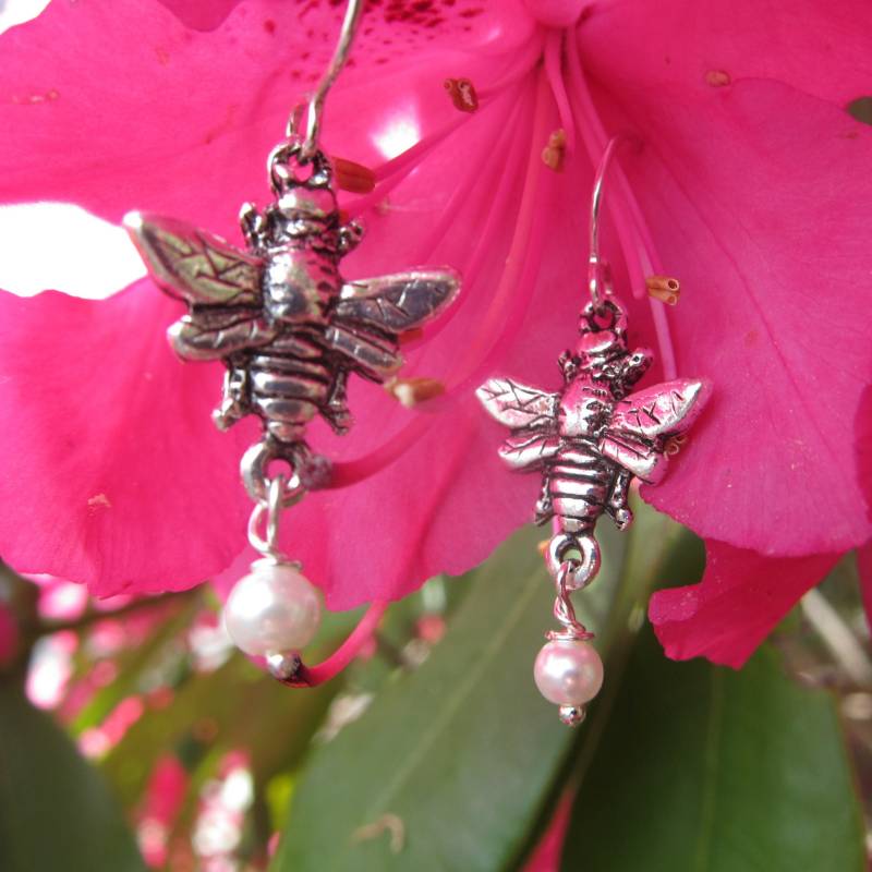 Hummel Mit Perlentropfen Ohrringe in Sterling Silber - Biene, Honigbiene Und Gartengeschenke Schmuck von JimClift