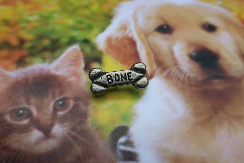 Hundeknochen Anstecknadel - Cc242 Hundeknochen, Hund, Haustier, Haustier Leckerli Und Hundeliebhaber Geschenke von JimClift