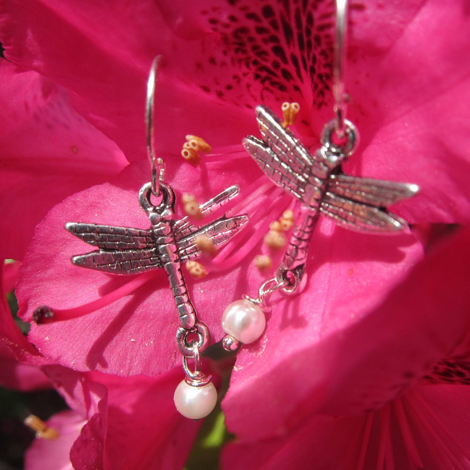 Libellen Ohrringe Mit Einem Perlentropfen in Sterling Silber Aus Unserer Charmed Collection - Und Gartengeschenke Schmuck von JimClift
