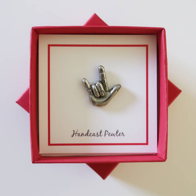 Liberty Red Anstecknadel Geschenkbox von JimClift