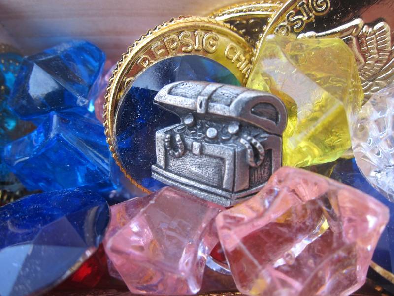 Schatztruhe Reversnadel - Cc587- Schatz, Schmuckstücke Und Piratennadeln von JimClift