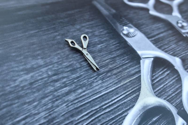 Scheren-Anstecknadel - Cc231- Friseur, Haarstylisten Und Cosmetologie Pins Geschenke- Crafty von JimClift