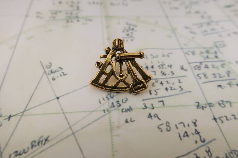 Sextant Gold Dipped Zinn Anstecknadel - Cc165G- Navigation, Celestial Marine Sextant, Astronomie von JimClift