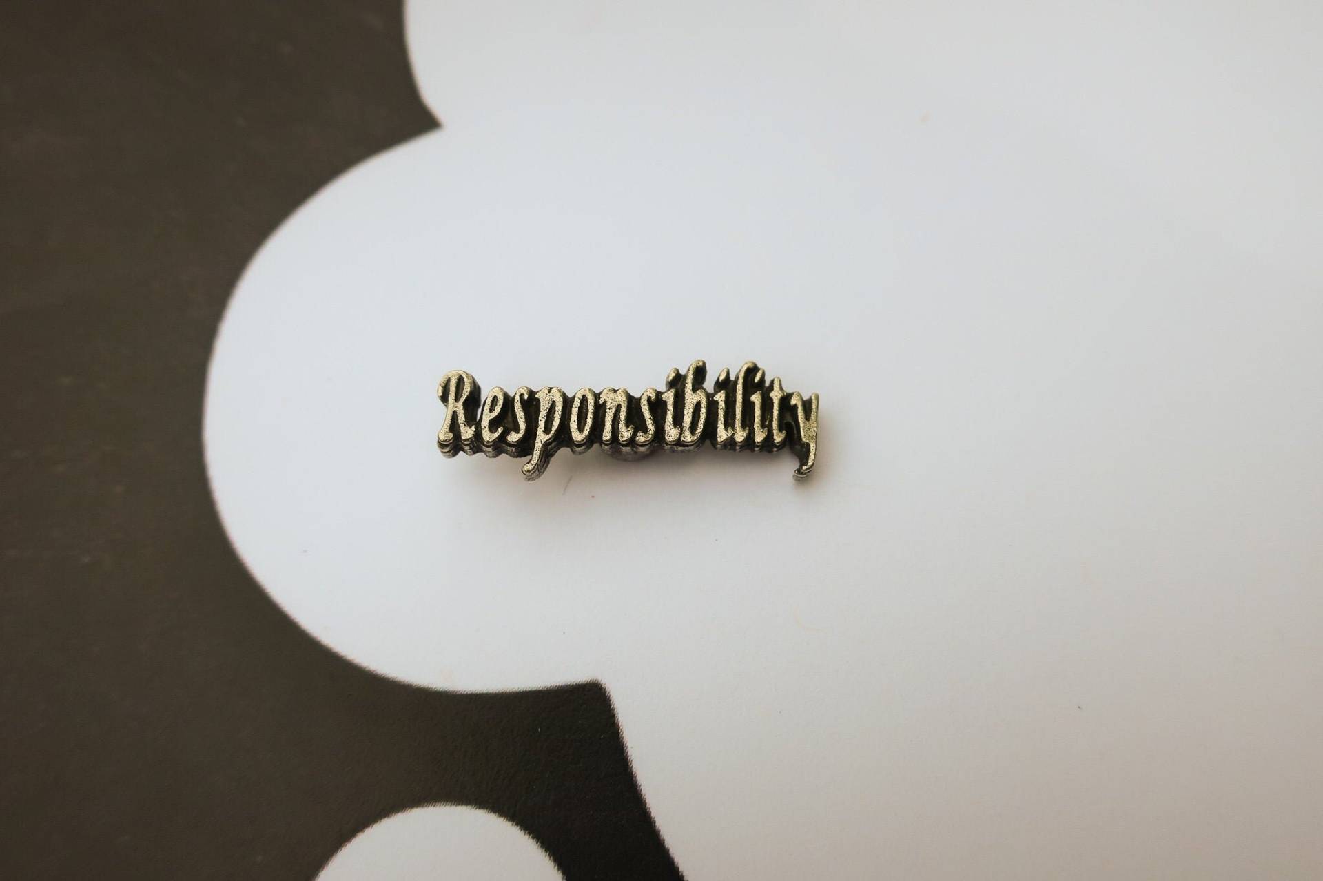 Verantwortung Reversnadel - Cc397 - Verantwortung, Mitarbeiter Anerkennung Und Studentenleistung Pins von JimClift