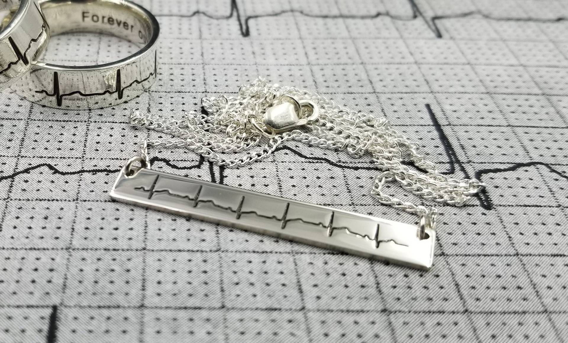 Echte Herzschlag Halskette - Erinnerungshalskette Andenken Geschenk/Baby Ekg Geschenke Für Mama Mütter Echte Herzschlag Halskette - Erinnerungshalskette Andenken Geschenk/Baby Ekg Geschenke Für Mama Mütter von JimLittleJewelry