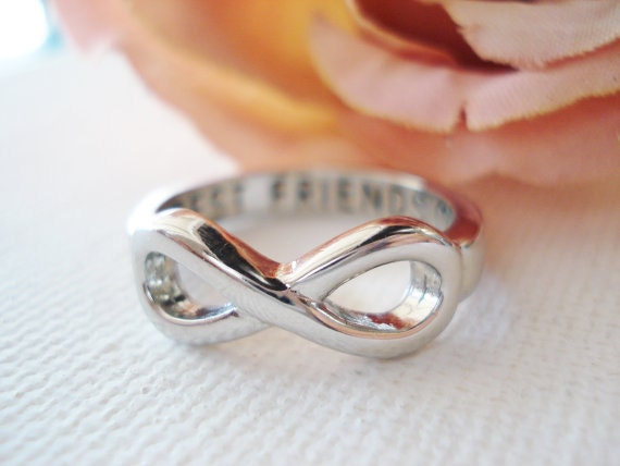 "Ein "Best Friends" Sterling Silber, Infinity Ring ... Individuell Gravierte Ring, Für Immer Freunde, Und Immer, Geschenkring, Schwesternschaft von JinMadeJewelry