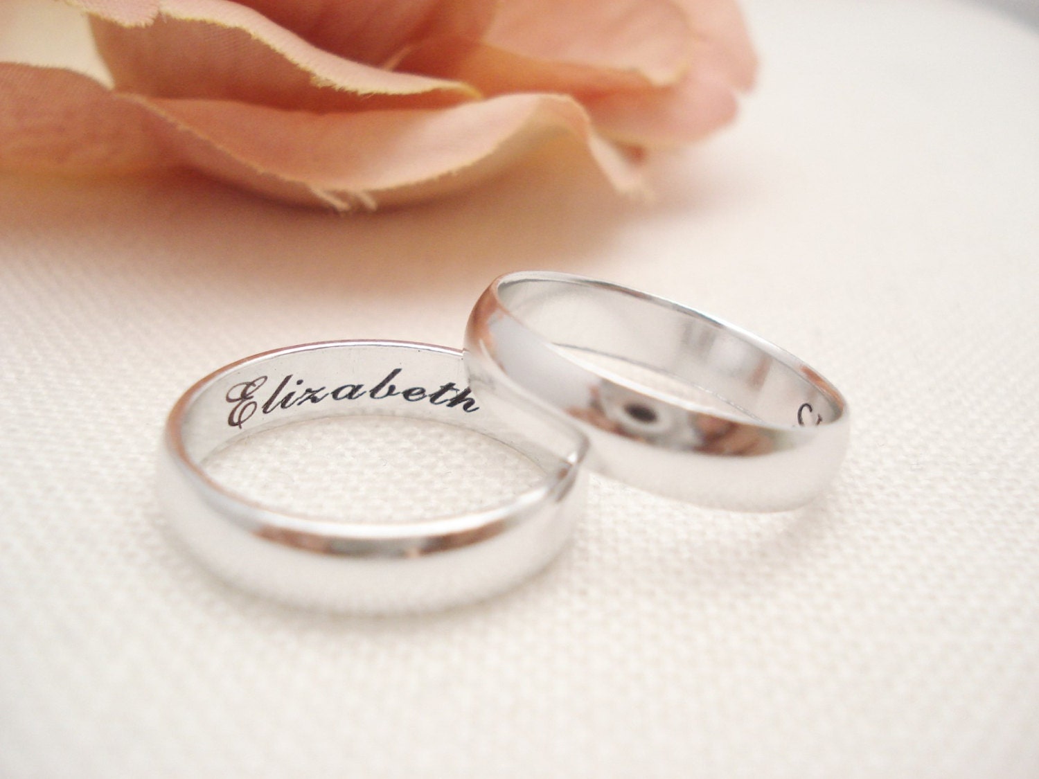 Personalisierter Sterling Silber Ring 4mm Band | One ... Benutzerdefinierte Gravierbar Ring, Eternity Best Friends Versprechen Ehering Personalisierter Sterling Silber Ring 4mm Band | One ... Benutzerdefinierte Gravierbar Ring, Eternity Best Friends Versprechen Ehering von JinMadeJewelry