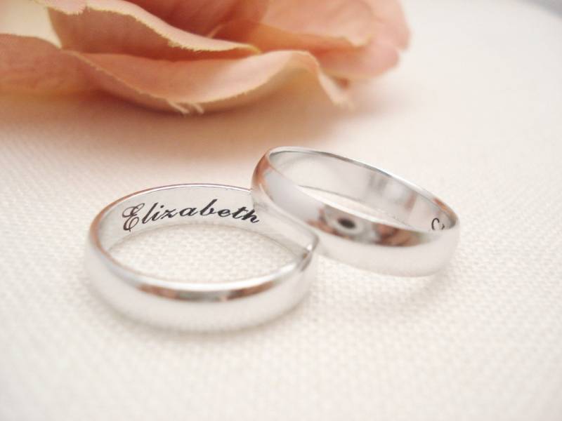 Personalisierter Sterling Silber Ring 4mm Band | One ... Benutzerdefinierte Gravierbar Ring, Eternity Best Friends Versprechen Ehering Personalisierter Sterling Silber Ring 4mm Band | One ... Benutzerdefinierte Gravierbar Ring, Eternity Best Friends Versprechen Ehering von JinMadeJewelry