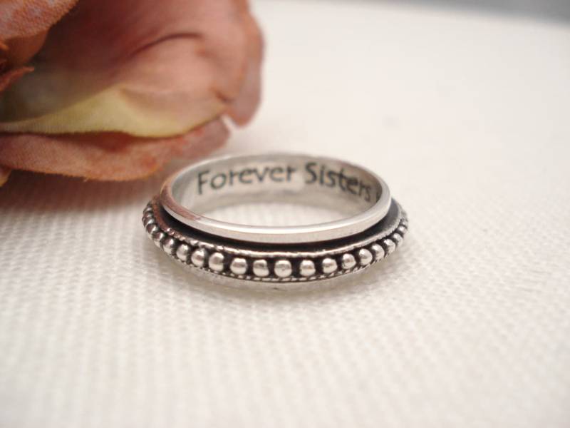 Personalisierter Sterling Silber Spinner Ring ... Individuell Gravierbarer Ring, Eternity Best Friends Versprechen Ehering Personalisierter Sterling Silber Spinner Ring ... Individuell Gravierbarer Ring, Eternity Best Friends Versprechen Ehering von JinMadeJewelry