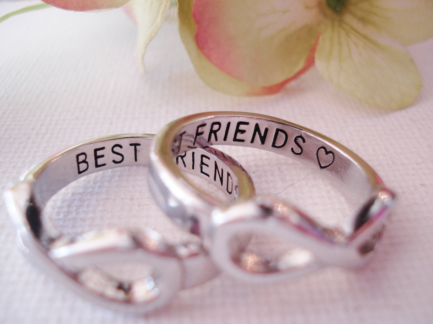 Set Von 2 Ea Infinity Ring Silber Best Friends Individuell Gravierter Ring, Für Immer Freunde, Du Und Ich, Bis Ins Unendliche, Immer, Geschenkring von JinMadeJewelry