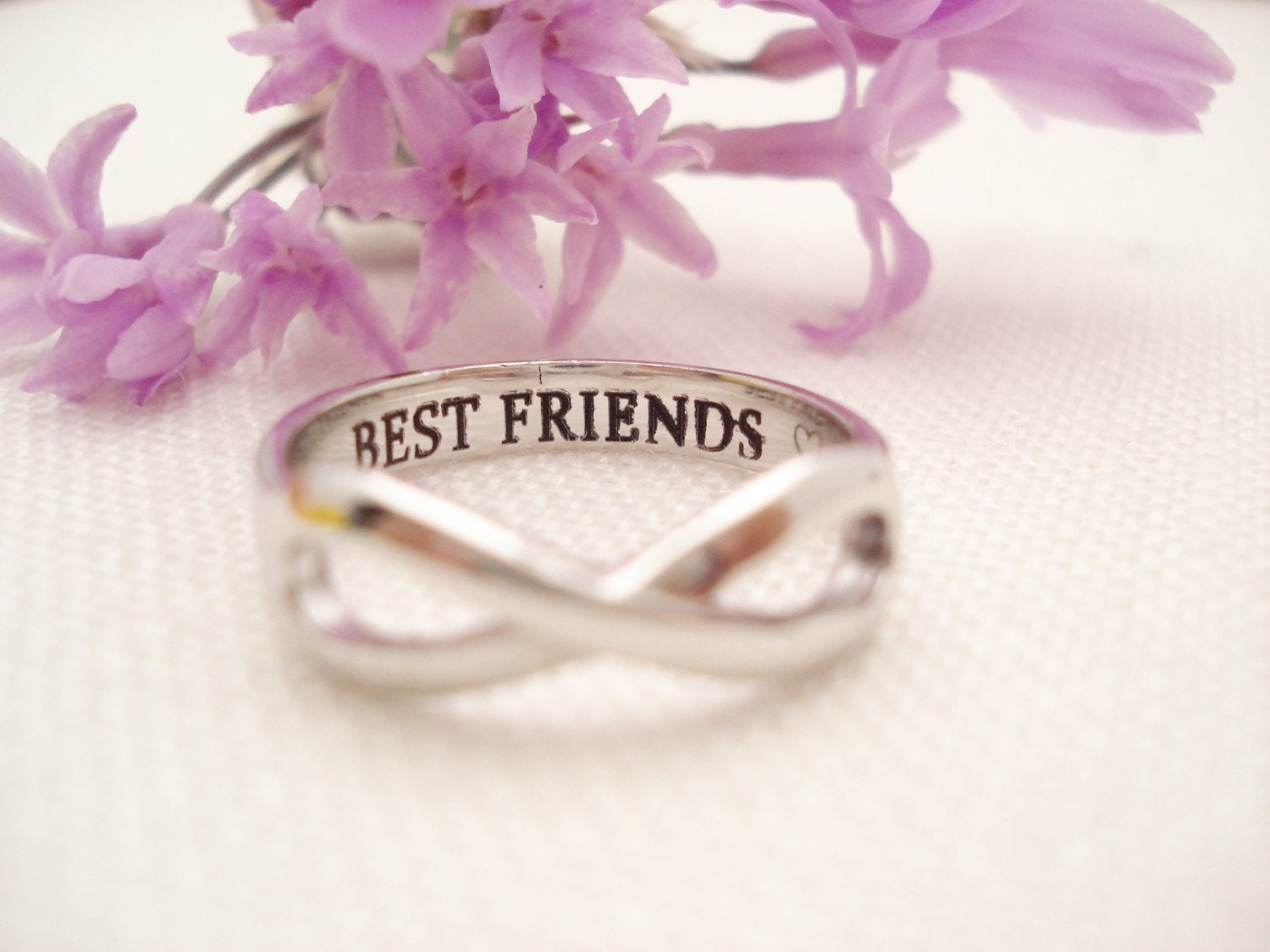 sterling Silber Personalisierter Ring ...individueller Gravierbarer Infinity-Ring, Jeden Tag, Geschenk Für Sie, Brautjungfer, Schwesternschaft, Der von JinMadeJewelry