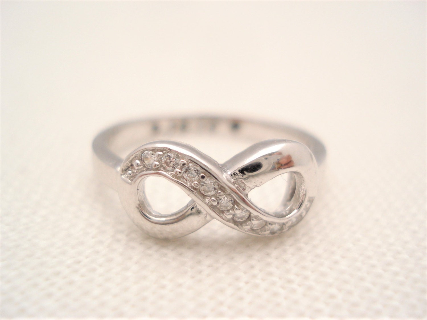 sterling Silber Personalisierter Ring ...individueller Gravierbarer Infinity-Ring, Jeden Tag, Geschenk Für Sie, Brautjungfer, Schwesternschaft, Der von JinMadeJewelry