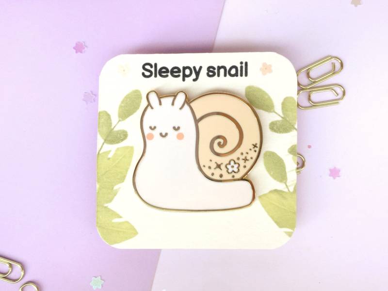 Schläfrige Schnecke Emaille Pins Aus Der Cute Nature Friends Kollektion | Sommer Pin/Geschenke Frühlingsgeschenk von Jinosart
