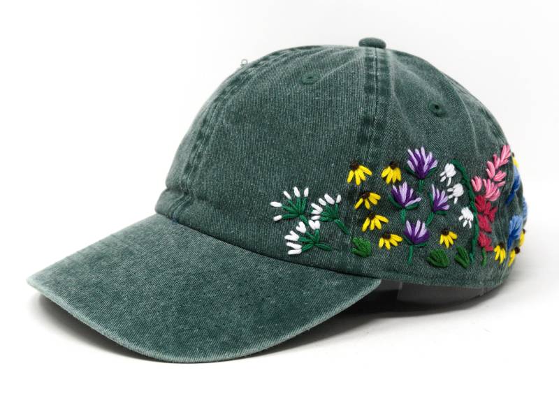 Baseballkappe Aus Baumwolle Mit Blumenstickerei, Verwaschenes Grün - Lebendige Farben Und Aufwendiges Design Gebogener Krempe Für Frühlingsmode von JinsArtCorner
