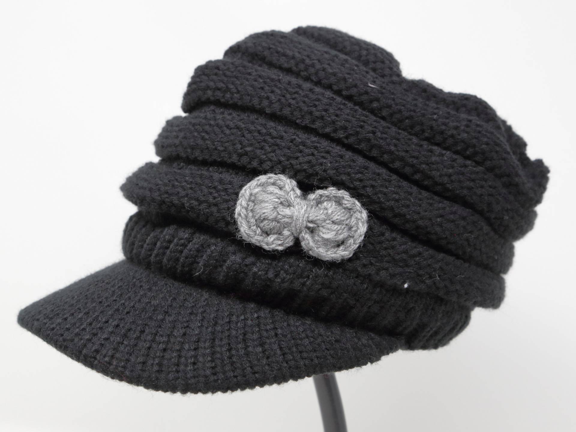 Damen Zopfmuster Beanie Visor Mütze Hand Gehäkelt Niedliches Webband Schleife Newsboy Wintermütze Bestickt von JinsArtCorner