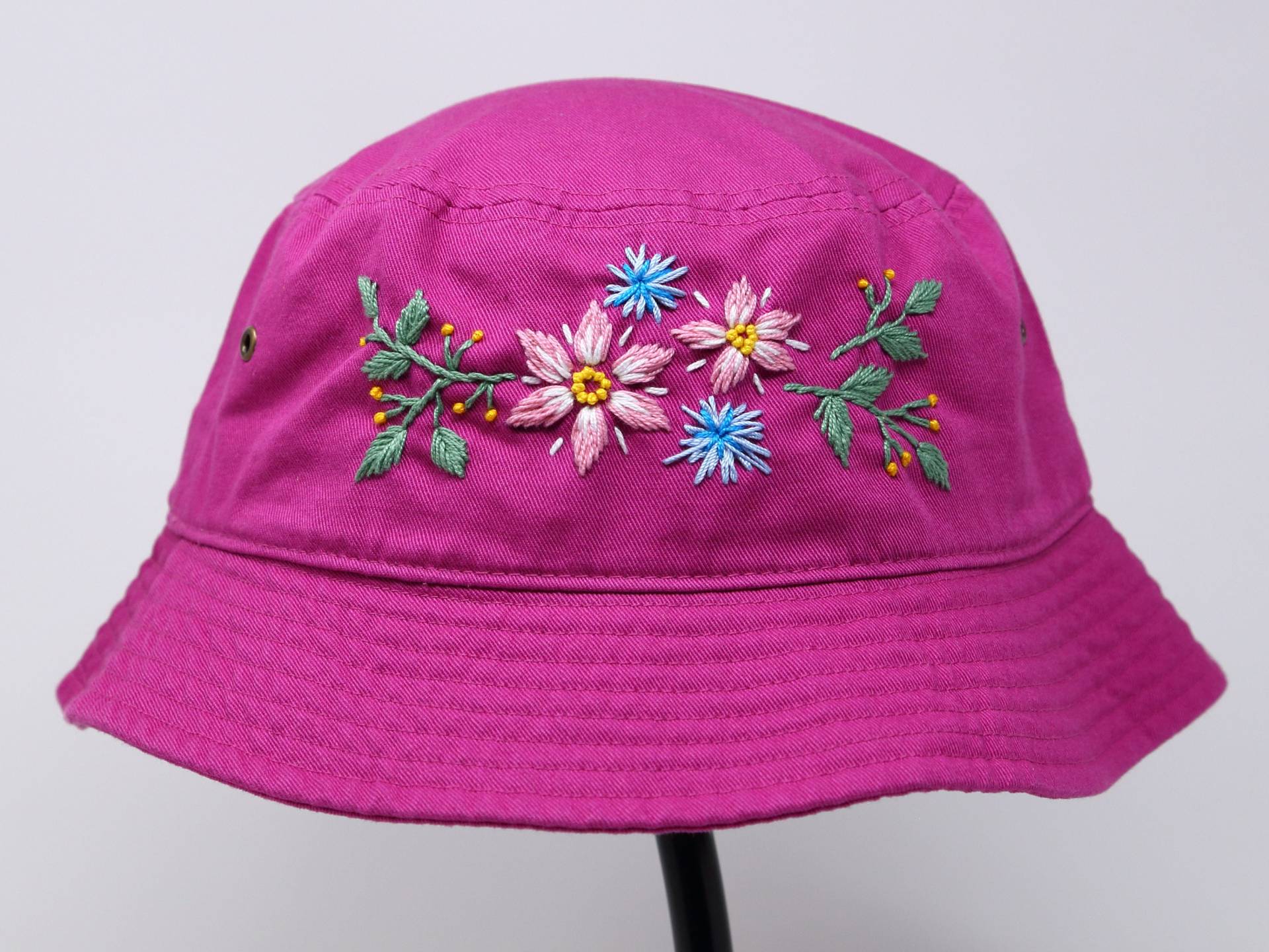 Sommer Baumwollhut, Handbestickte Blumenmütze Kurze Krempe Rosa Sommer Baumwollhut, Handbestickte Blumenmütze Kurze Krempe Rosa von JinsArtCorner