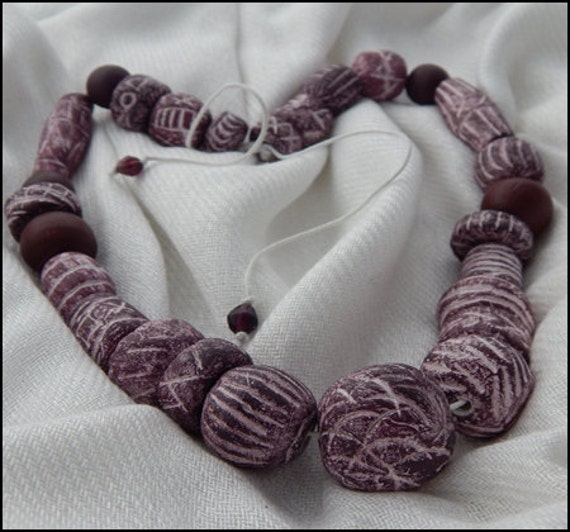 Einzigartige, Tiefe Pflaumenhand-Hand-Hand-Perlenkette-Painted Clay-stunning -N101 Einzigartige, Tiefe Pflaumenhand-Hand-Hand-Perlenkette-Painted Clay-stunning -N101 von JintiWildChic