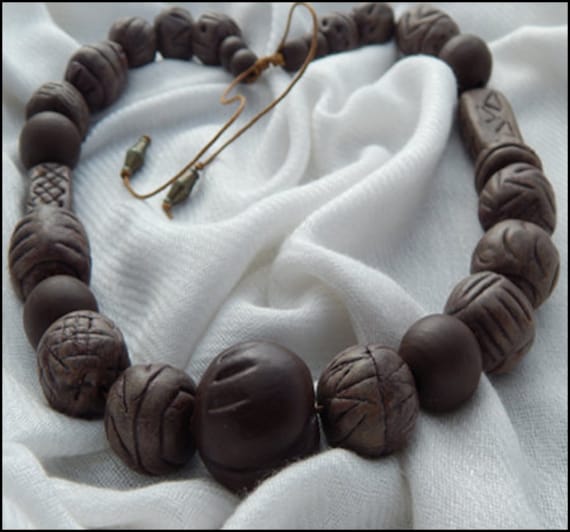 Handgefertigte Perlenkette-Handgefertigte Clay Perlen-Schokoladenbraun-N118 von JintiWildChic