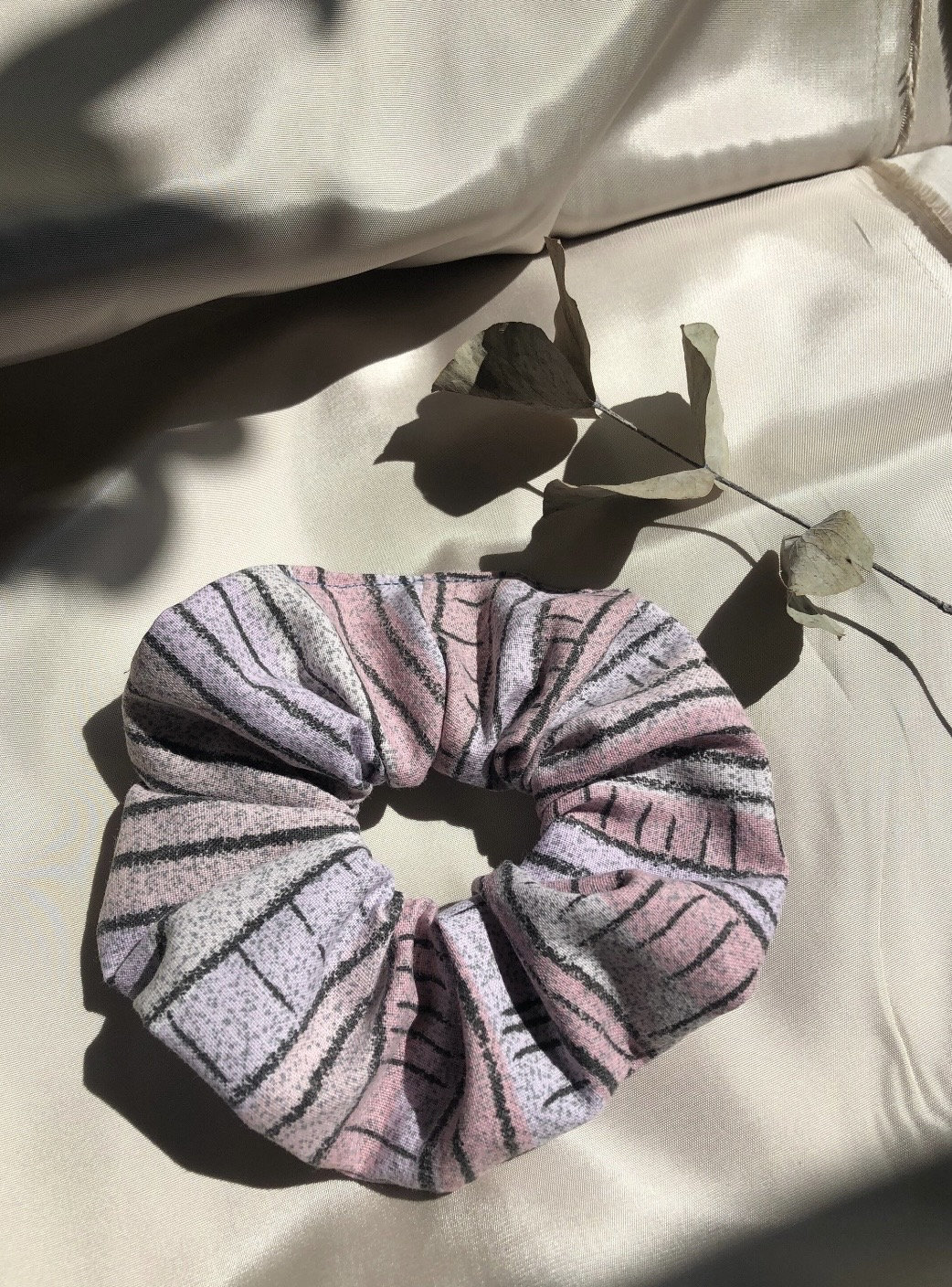 Handmade Scrunchie Aus Vintage Stoff Handmade Scrunchie Aus Vintage Stoff von JiriLabel