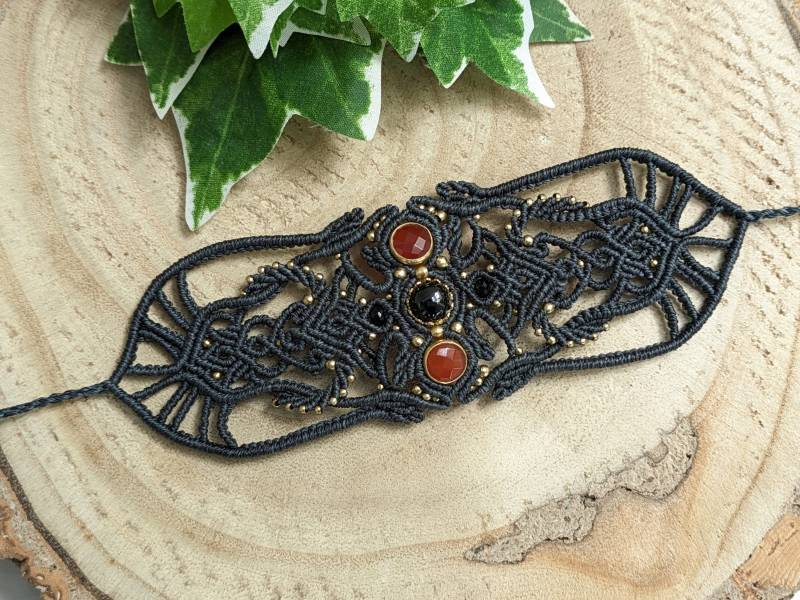 Breites Macramee Armband Mit Spinell Und Karneol Perlen, Manschettenarmband Breites Macramee Armband Mit Spinell Und Karneol Perlen, Manschettenarmband von JitisDream