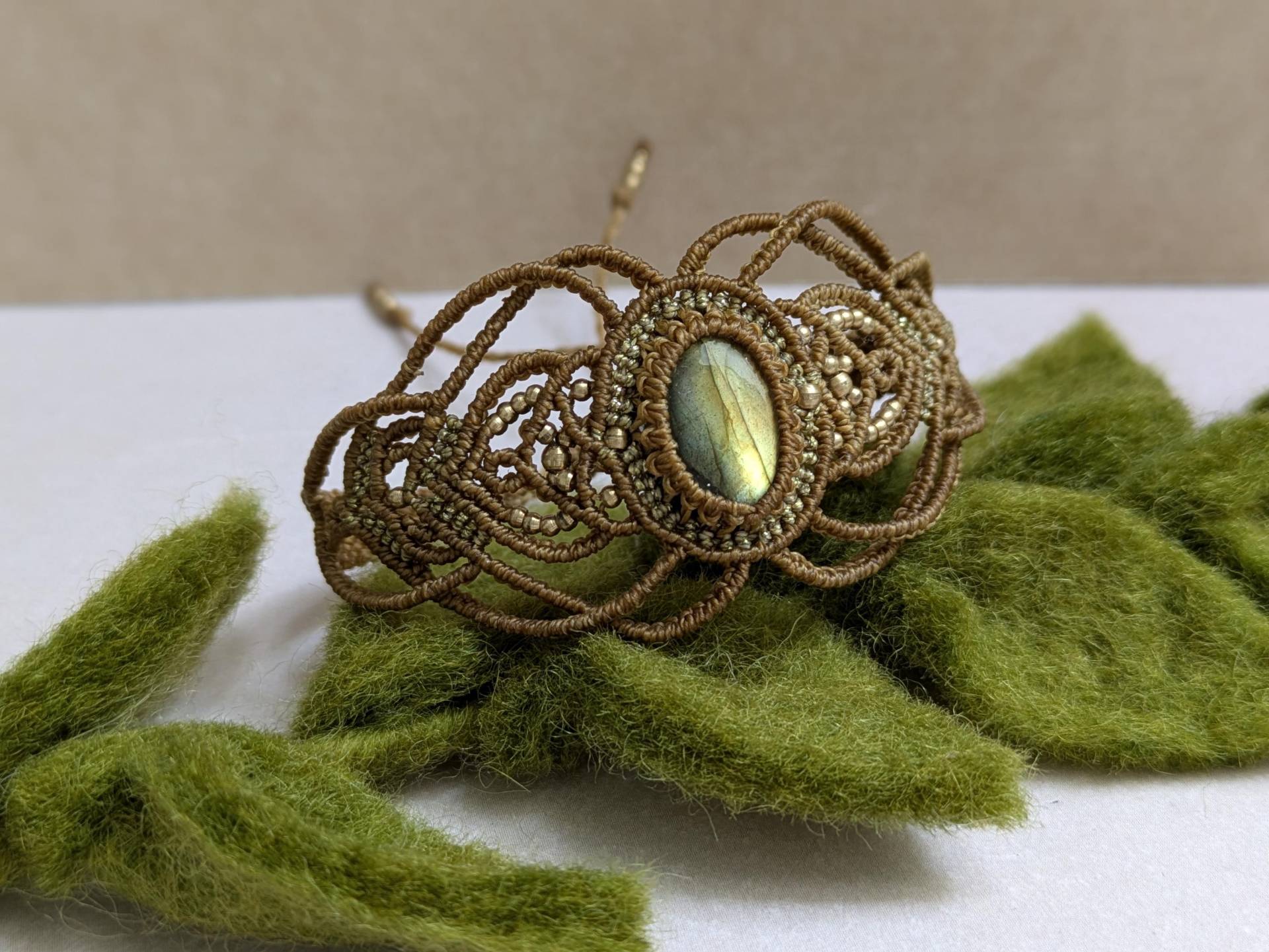 Macramee Armband Mit Labradorit, Edelstein, Boho Style von JitisDream