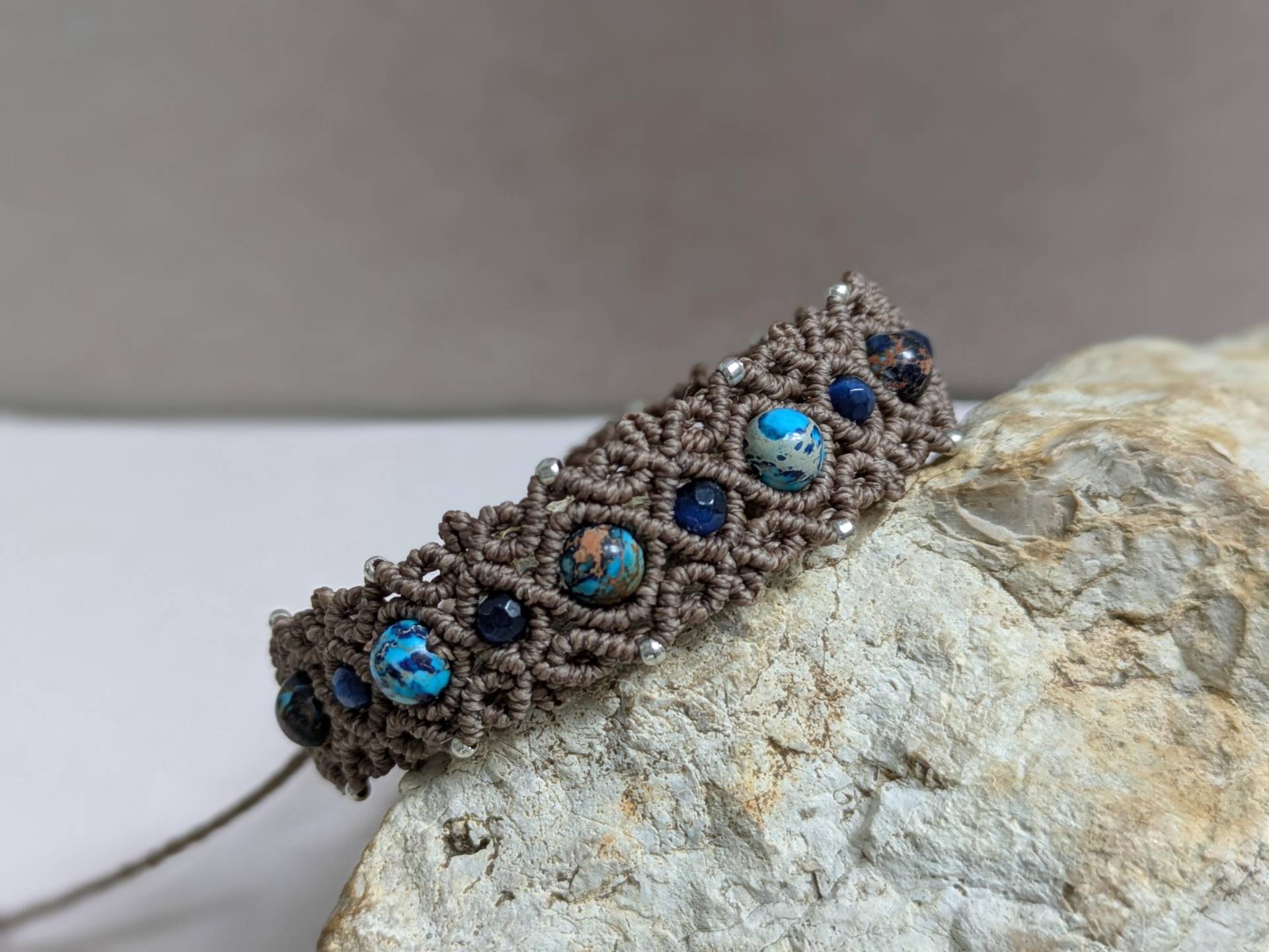 Macramee Armband Mit Sediment Jasper Perlen, Micro-Macramee von JitisDream