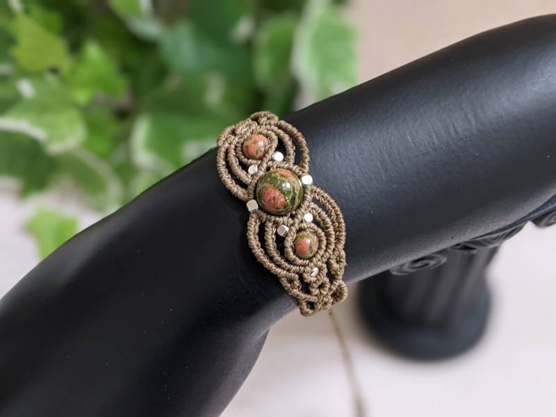 Macramee Armband Mit Unakit Perlen Macramee Armband Mit Unakit Perlen von JitisDream