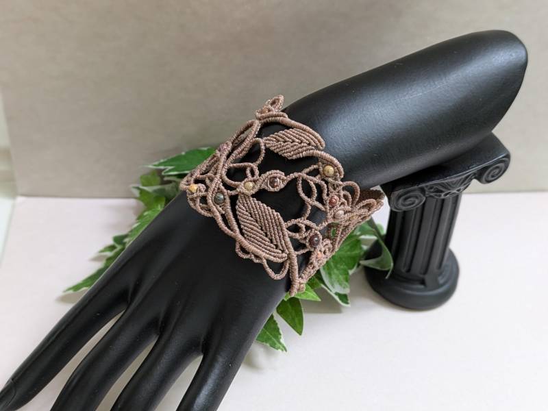 Micro Macramee Armband Mit Leopard Jaspis Perlen, Manschette, Breites Micro Macramee Armband Mit Leopard Jaspis Perlen, Manschette, Breites von JitisDream