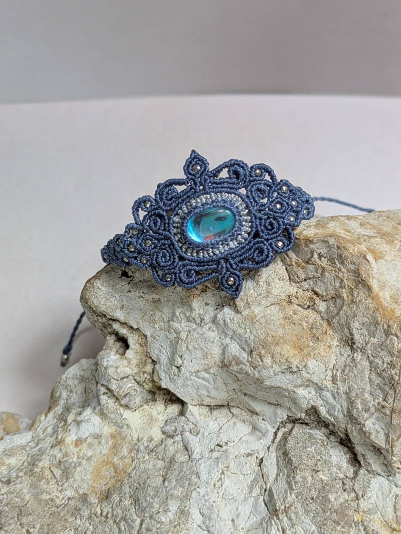 Micro-Macramee Armband Mit Mystic Opal-Edelstein, Boho Style Micro-Macramee Armband Mit Mystic Opal-Edelstein, Boho Style von JitisDream