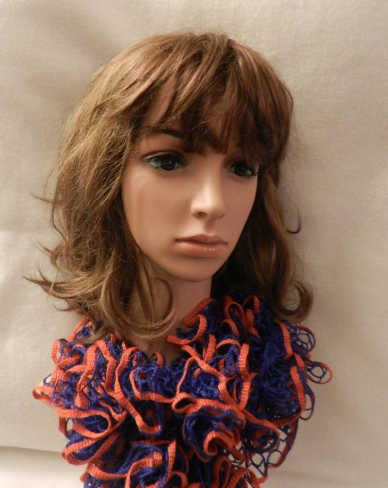 Bogo - Handmade Starbella Stripes Häkelschal Mit Rüschen in Dunkelblau/Blau Und Rot S3109 Versandfertig von JnJGiftsHandmade
